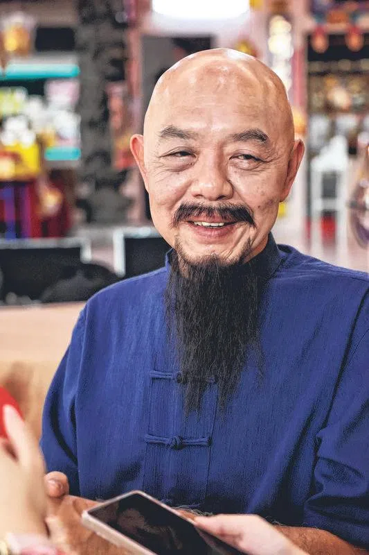 天圣坛法长林东龙将饰演包公代理人。（徐颖荃摄）