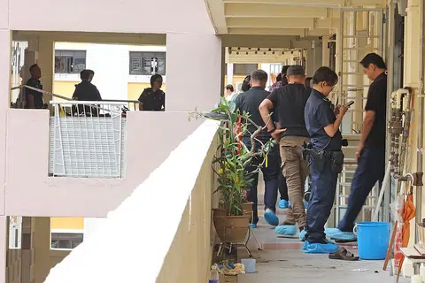 进出电梯碰撞 与老汉刀棍相向 阿叔负伤送院不治