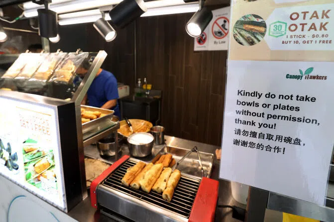 取额外碗盘收2角 摊贩：洗碗费涨成本增 