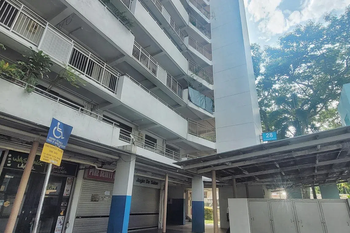 事发地点是惹兰红山第28座组屋。（徐颖荃摄）