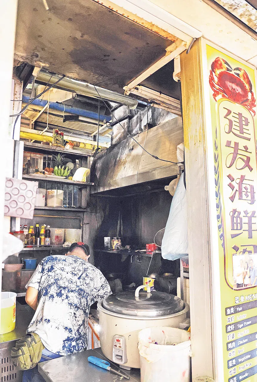 失火原因相信是摊位内无人看管烹煮食物而致。（蔡振鸿摄）