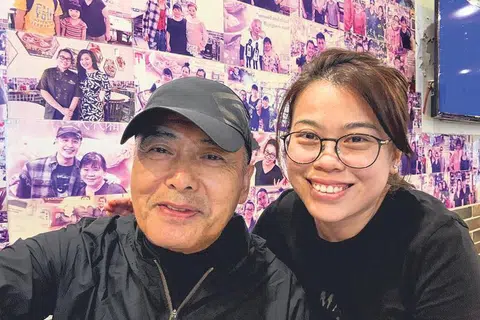 周润发光顾本地老字号肉骨茶 创办人：发哥是我们家恩公