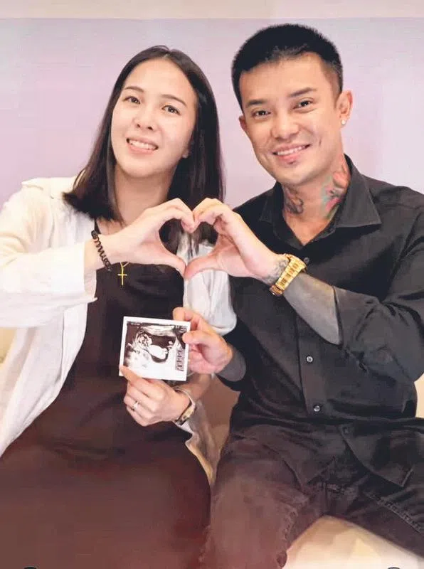 Simonboy忙着为即将到来的宝宝赚奶粉钱。（艺人IG）
