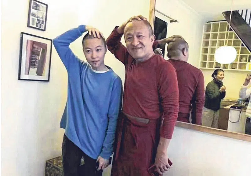 窦靖童与宗萨蒋扬钦哲仁波切积缘已久。（取自网络）