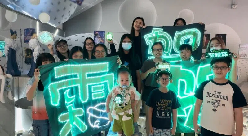 贺峻霖粉丝在线下举办庆生会，庆祝偶像20岁生日。（粉丝提供）