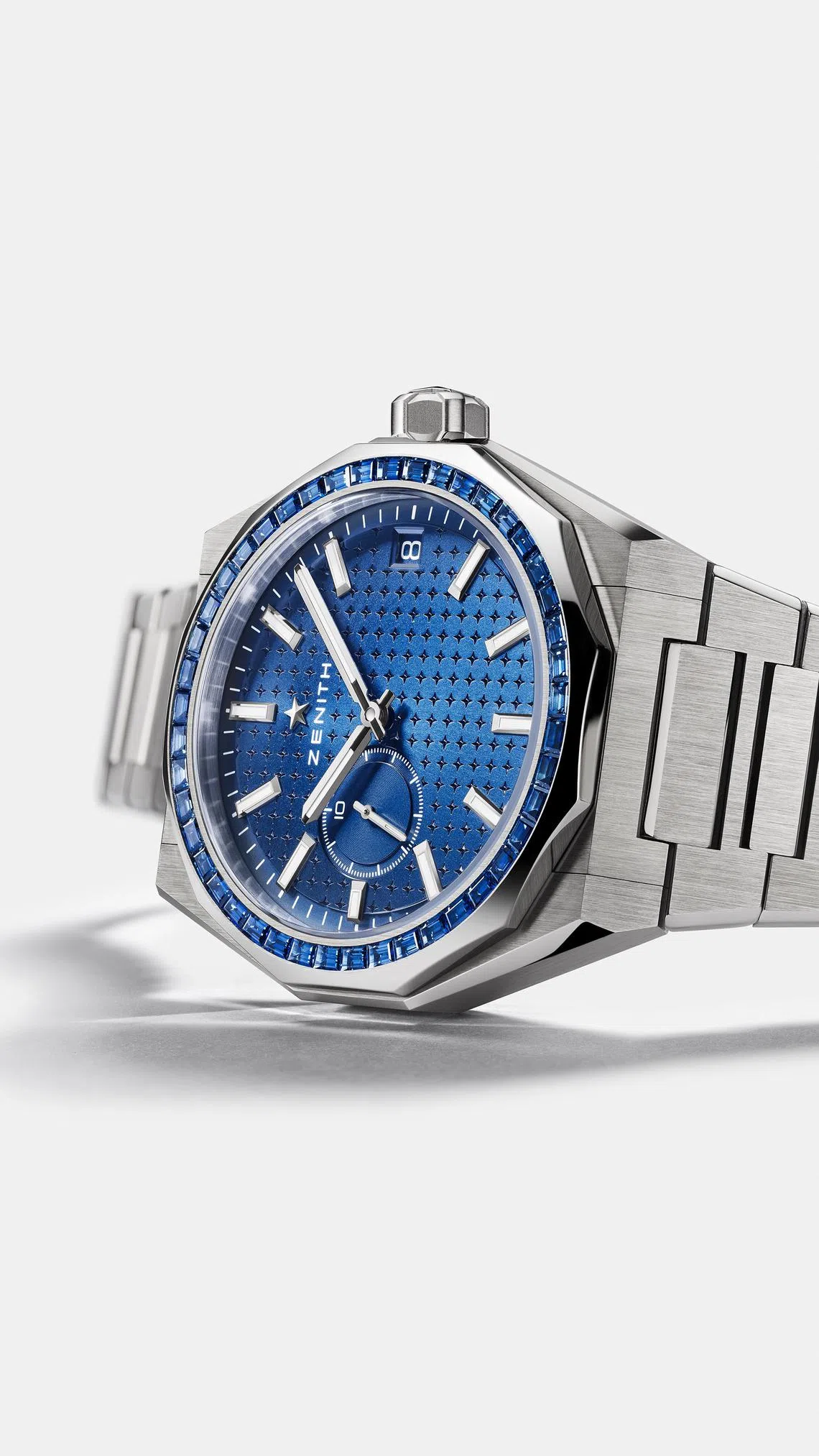 真力时41毫米DEFY Skyline Sapphire不锈钢腕表，12边形表圈搭45颗长方形切割蓝宝石。（真力时提供）