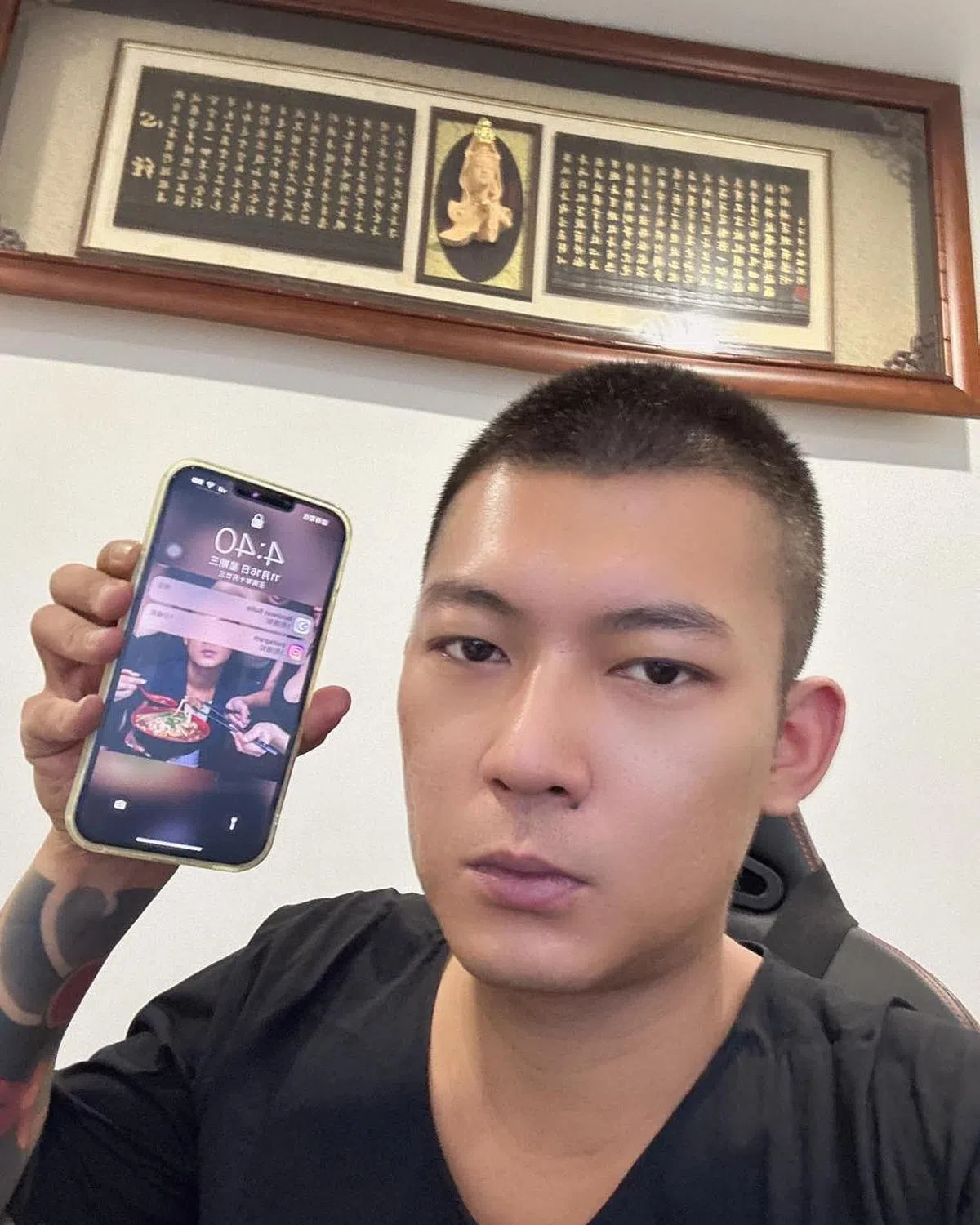 有“凤梨鼠薯”称号的网红吴泓逸因为收到无数哀悼文而叹无奈。（互联网）