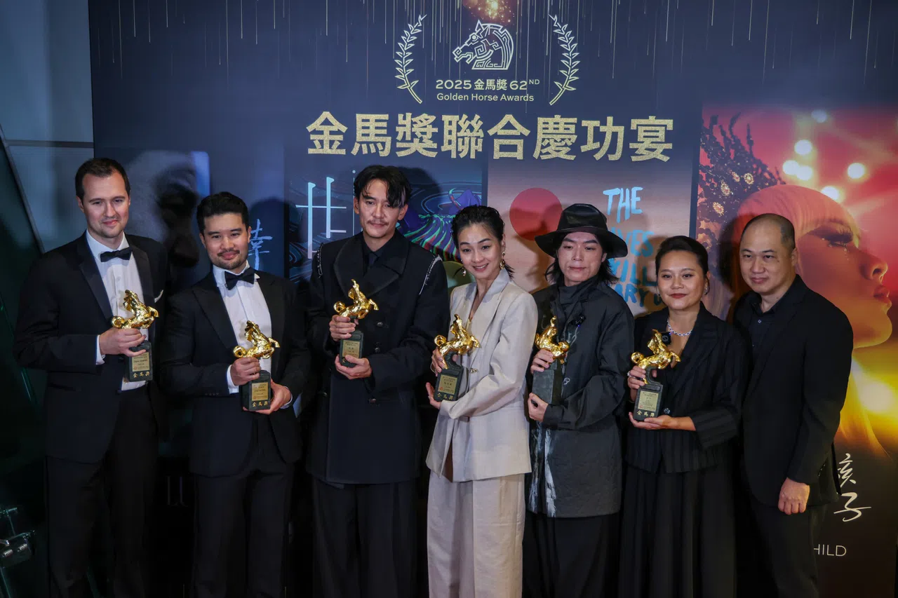 本届金马影帝张震（左三）和最佳女配角陈雪甄等金马得主，都出席了甲上娱乐的赛后庆功派对。（白艳琳摄）