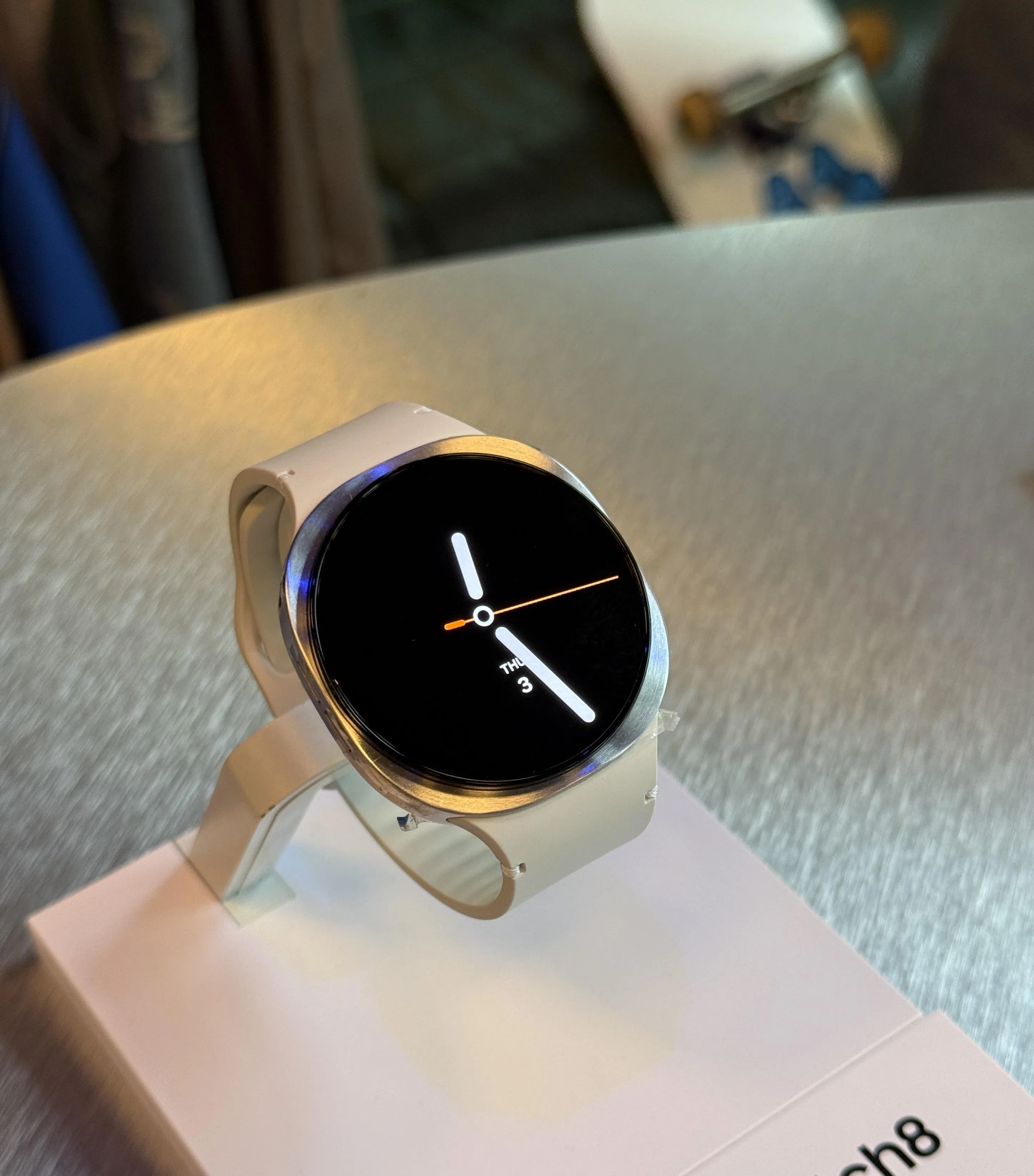 Watch8有40毫米和44毫米两个版本。（黄少伟摄）