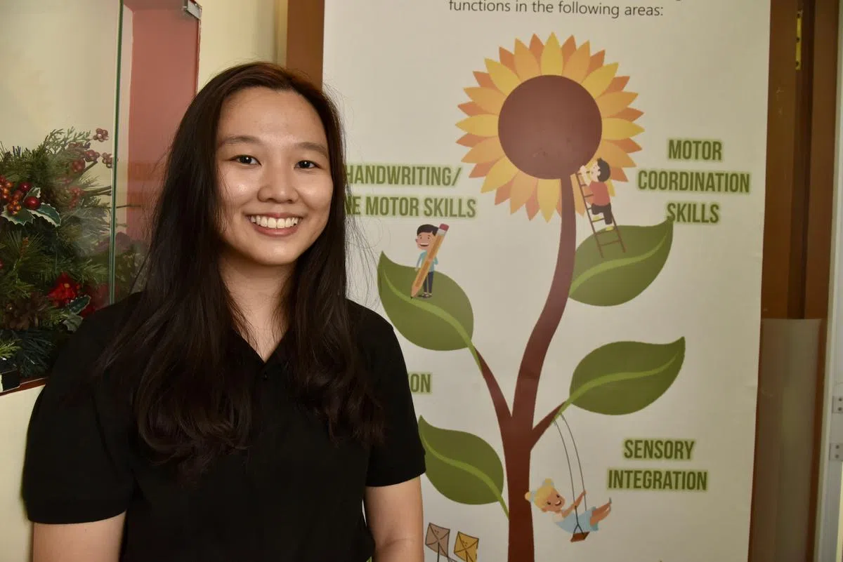 洪莞莹目前在一家私人诊所当一名职业治疗师助理。（伍书永摄）