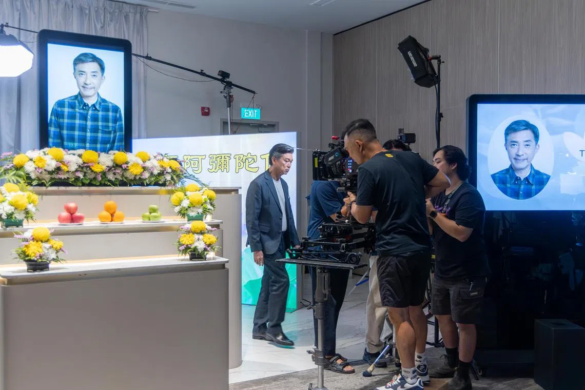 《你好，再见》日前拍摄谢韶光等人出席丧礼的场面。（吴先邦摄）