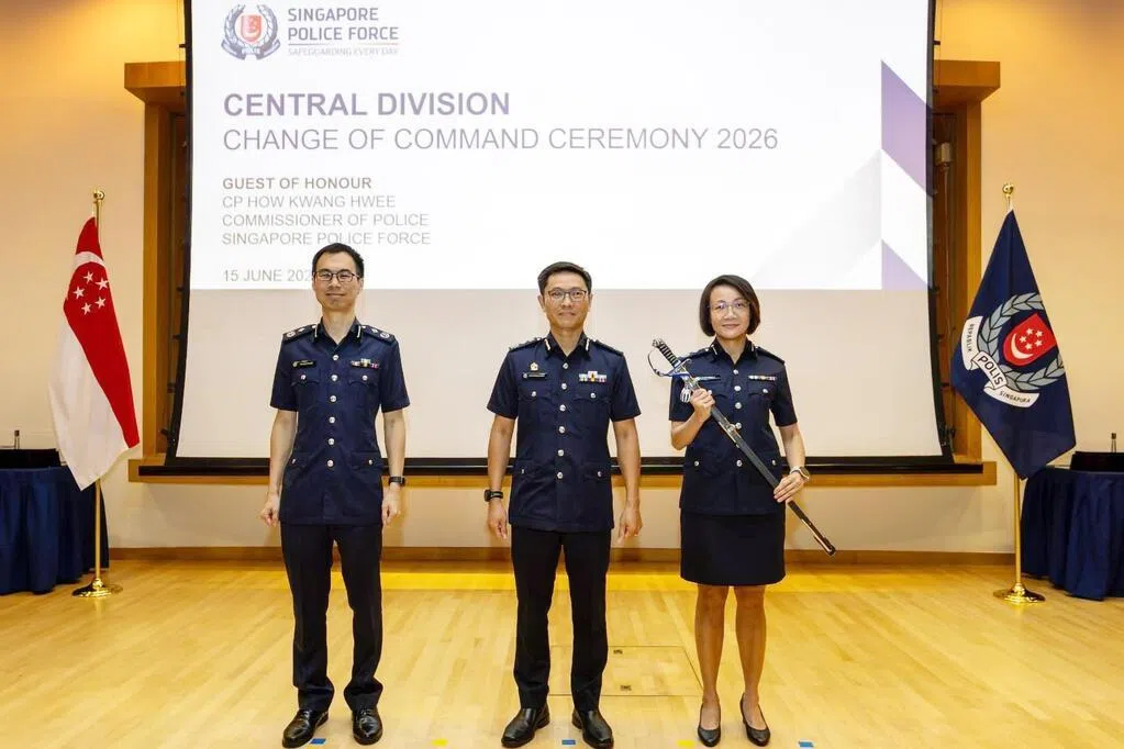 中央警署人事调动 黄敬豪调任行动局第二副局长 郑微丽接掌署长 | 联合早报