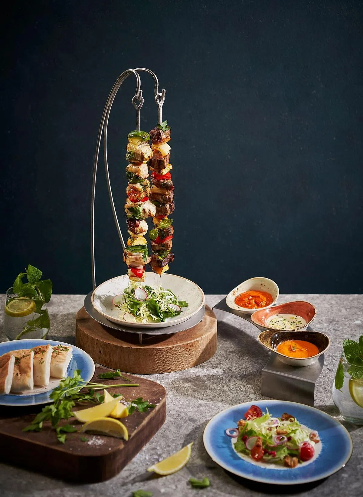 海鲜烤串和澳洲羊肉串风味各异。