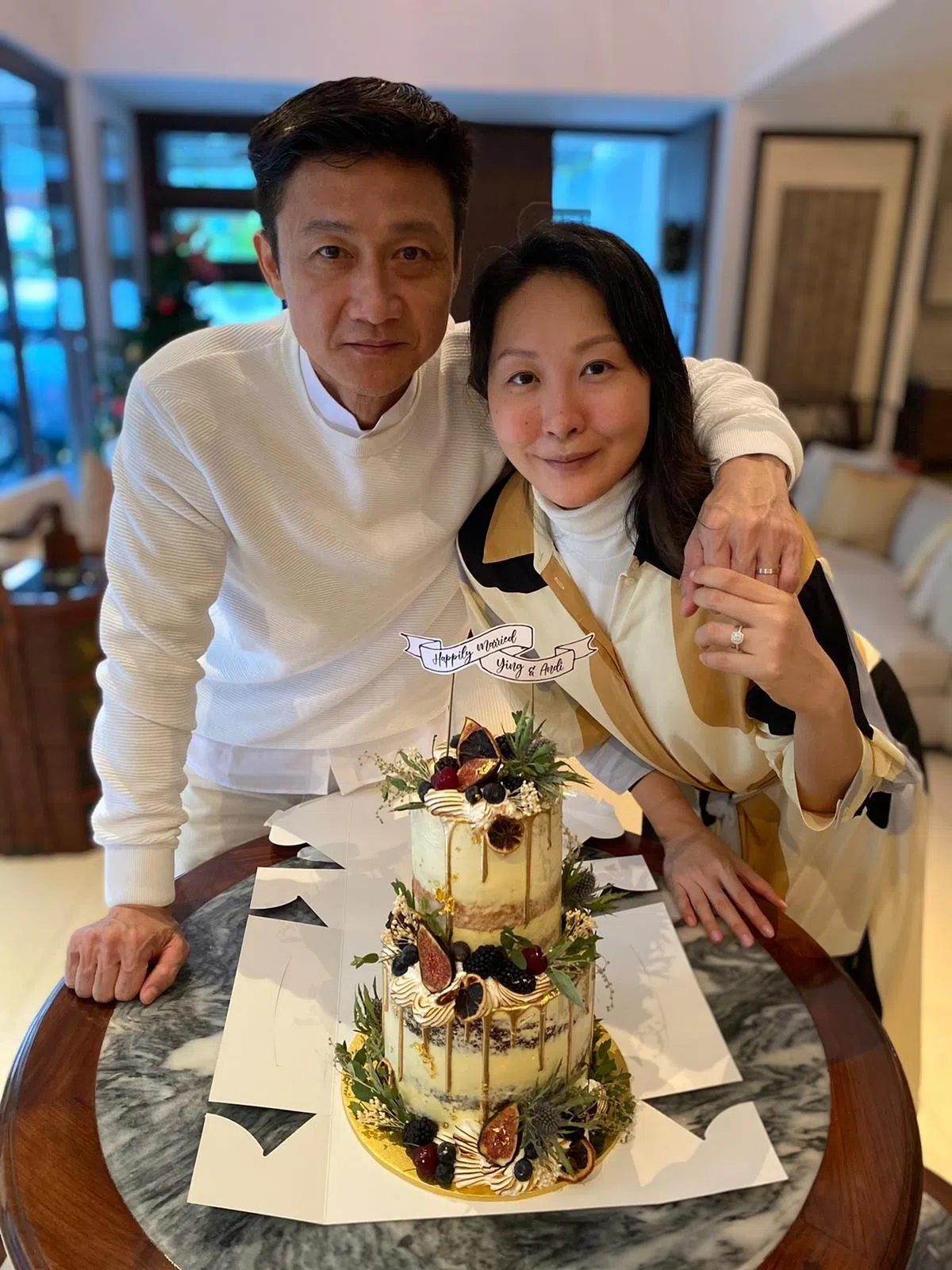 林伟文在2020年疫情期间与相恋10年的女友徐盈盈结婚。（受访者提供）