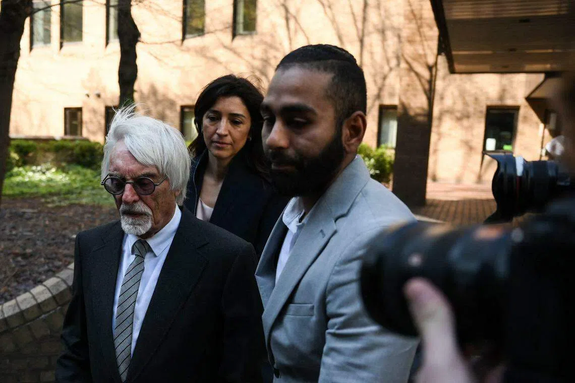 2023年4月，已经92岁的埃克尔斯通因为涉嫌隐瞒海外资产逃税，再次在英国出庭。（法新社）