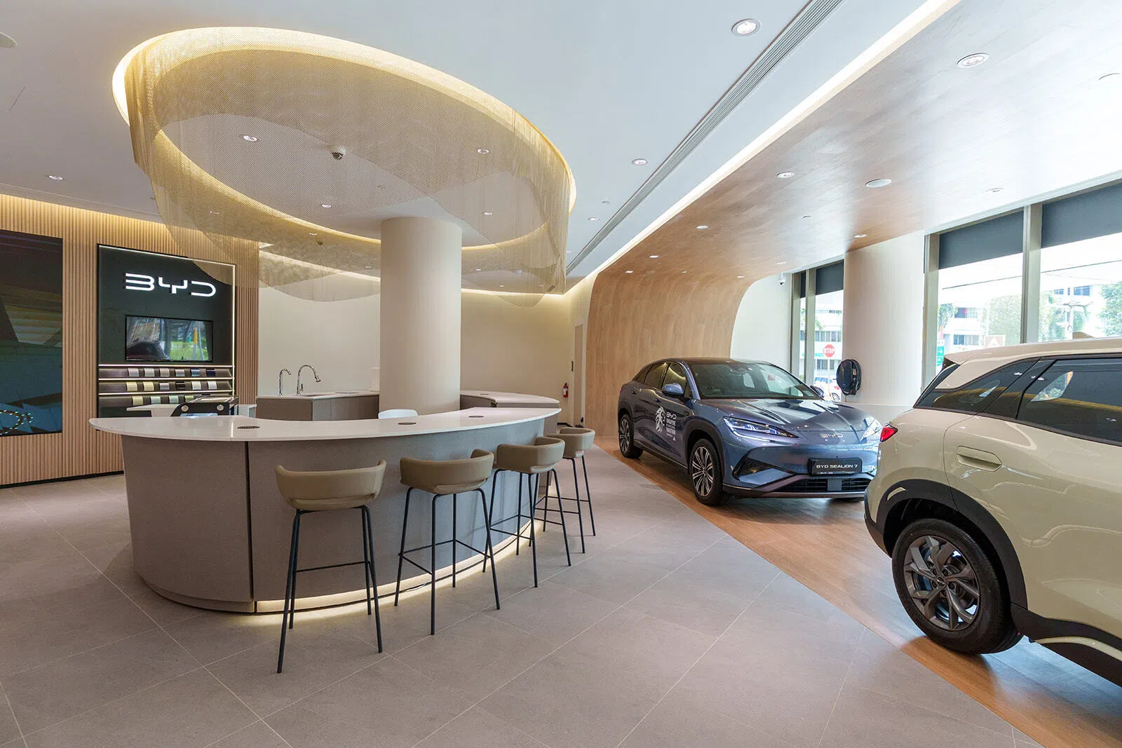 比亚迪淡滨尼概念店不仅是展示汽车的空间，也是一个强调发现、了解和互动的平台。（Vantage Automotive提供）
