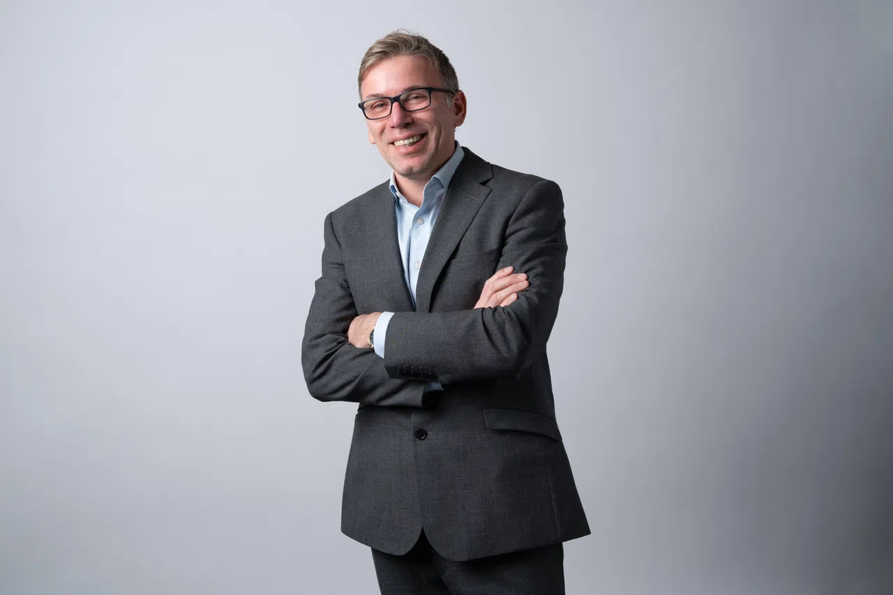 NBBJ商用不动产设计组长Yanko Apostolov认为，建筑师可通过模拟天然生态系统的建筑设计，为环境尽一份力。（NBBJ提供）