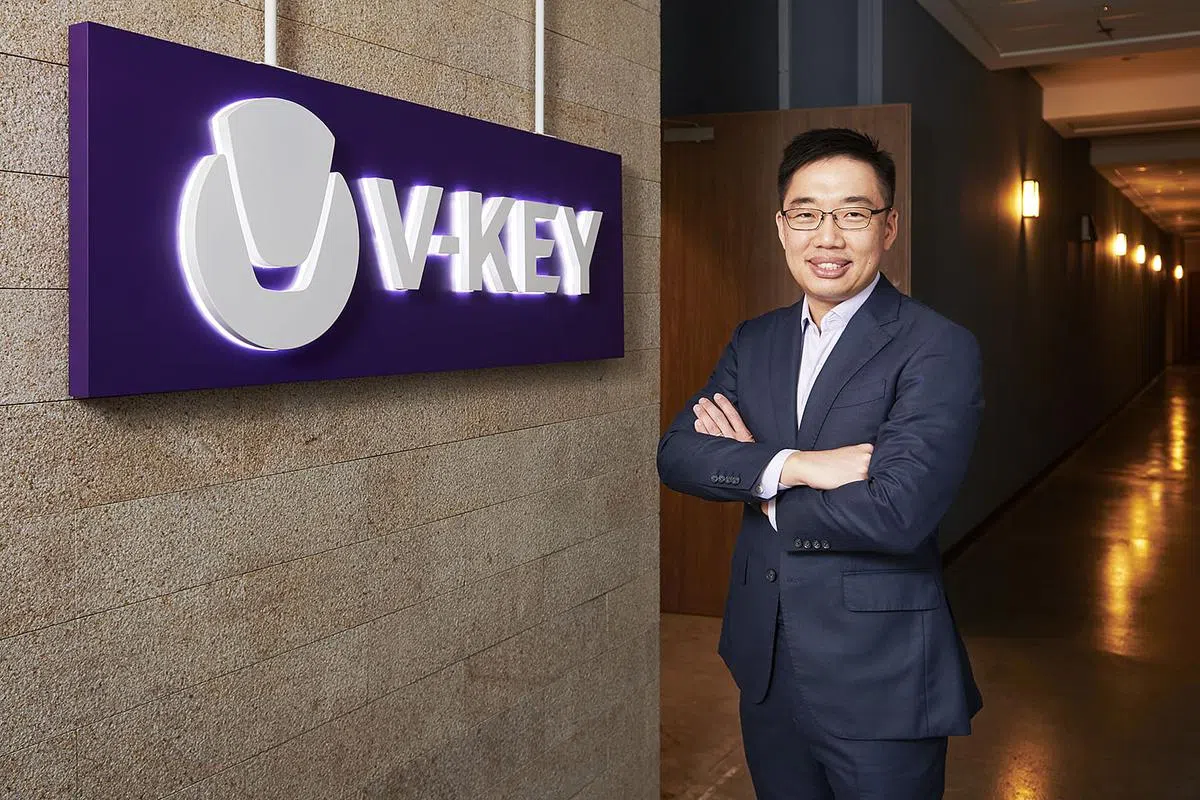 颜哲全当年就在太太的产房里努力写编程，让构思中的创新点子落实成方案。（图/新报业媒体）