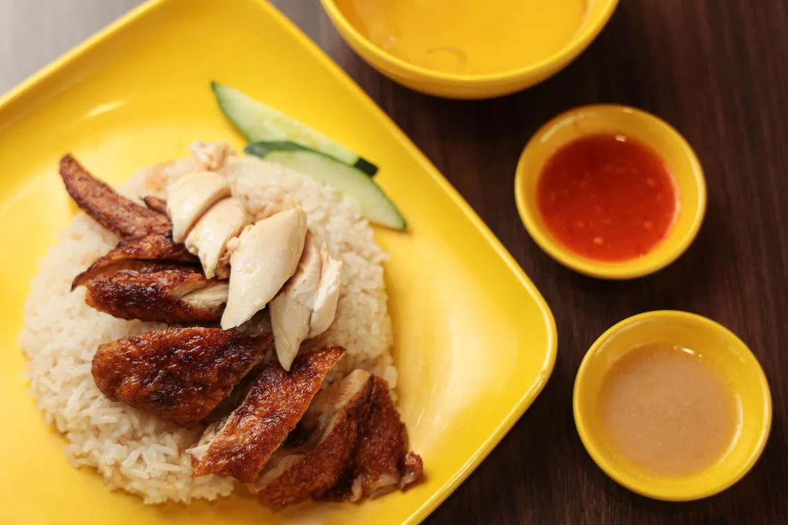 东记的烧鸡饭，米饭可口，烧鸡入味，肉质软嫩。（李冠卫摄）