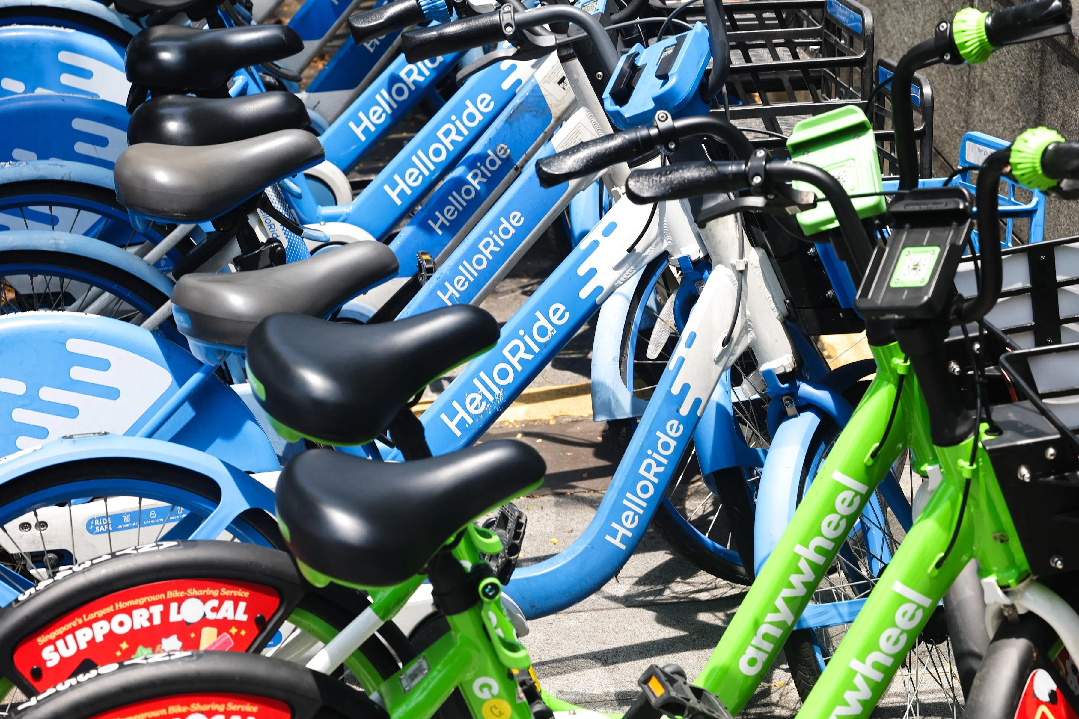 HelloBikeSG公司经营的HelloRide，因两度提议与竞争对手Anywheel讨论价格，分别受到竞消委和陆交局警告。（蔡家增摄）