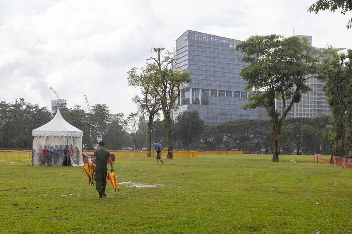 红狮跳伞队将于傍晚6时在北波那维斯达路旁、靠近锦茂熟食中心空地与公众见面。（张思庆摄）