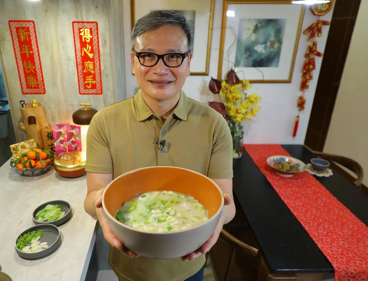张肇刚说这碗鸡汤汤圆也让他想起在香港的母亲。（林国明）