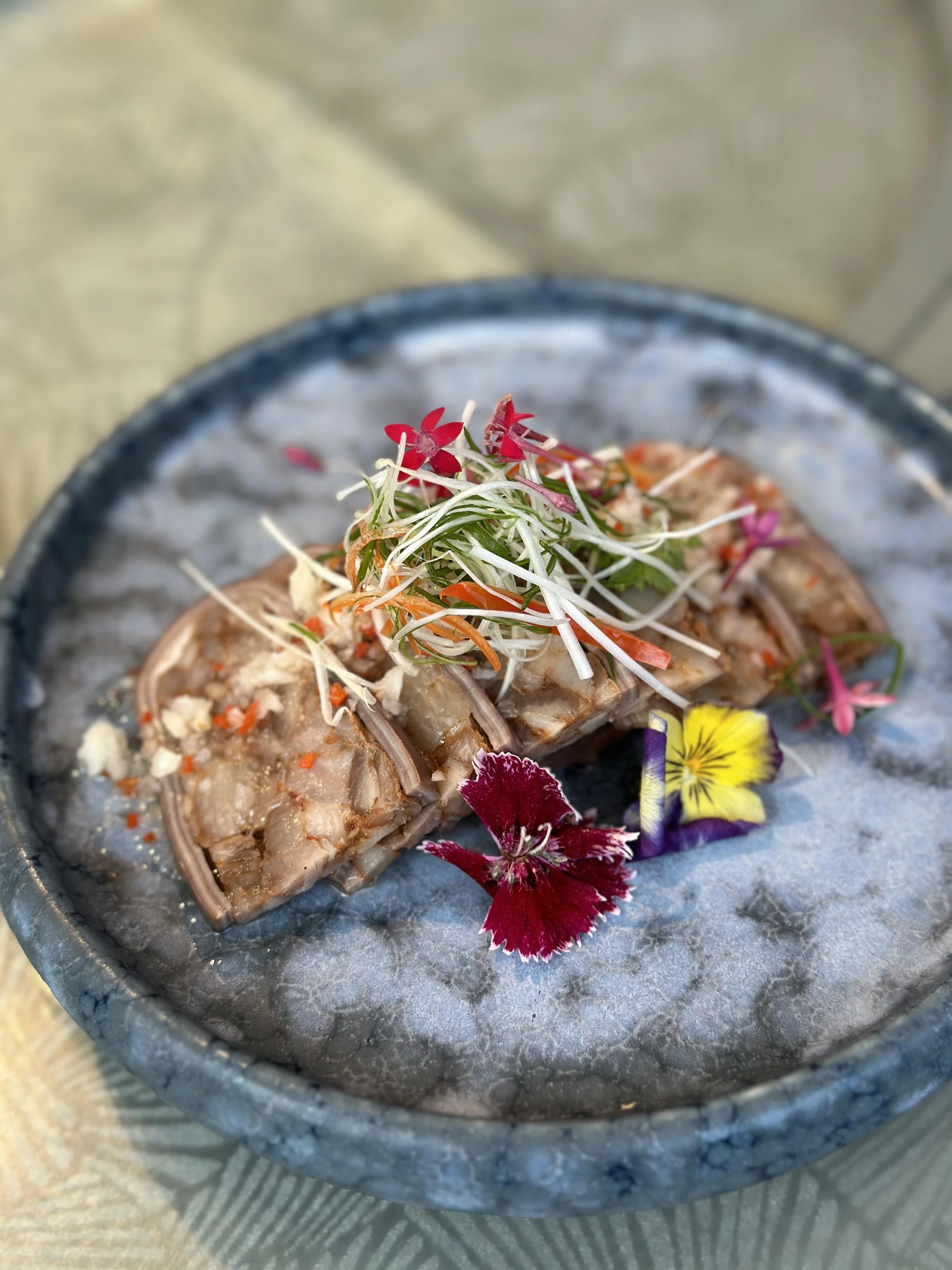 新菜式罗汉猪肚工精且细，制作工序繁琐。（叶晓虹摄）