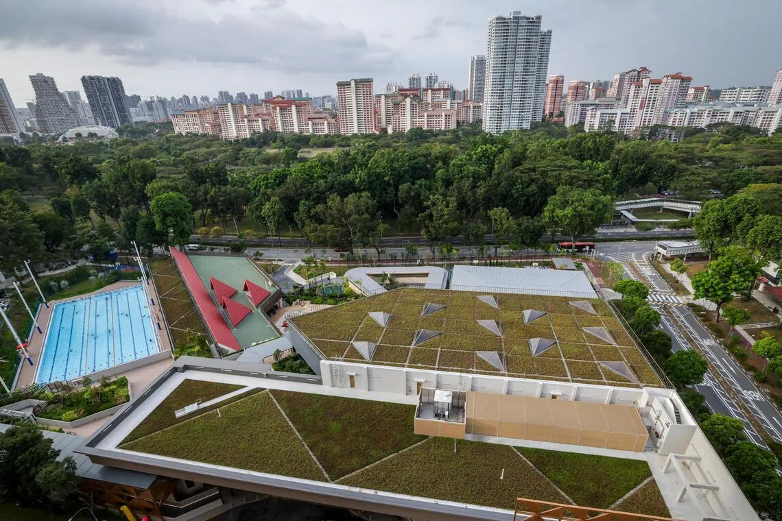 位于宏茂桥1道的ActiveSG德义体育园，是本地首个从单一用途游泳池改建成而多用途体育设施。（叶振忠摄）