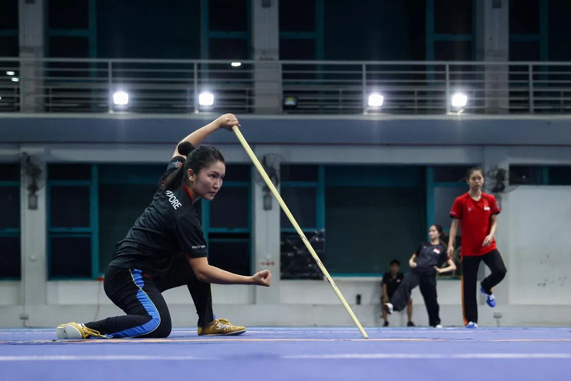 王雪苓最近在体理会实习，完成一天的工作后就会来到勿洛的武总场地训练。（白艳琳摄）