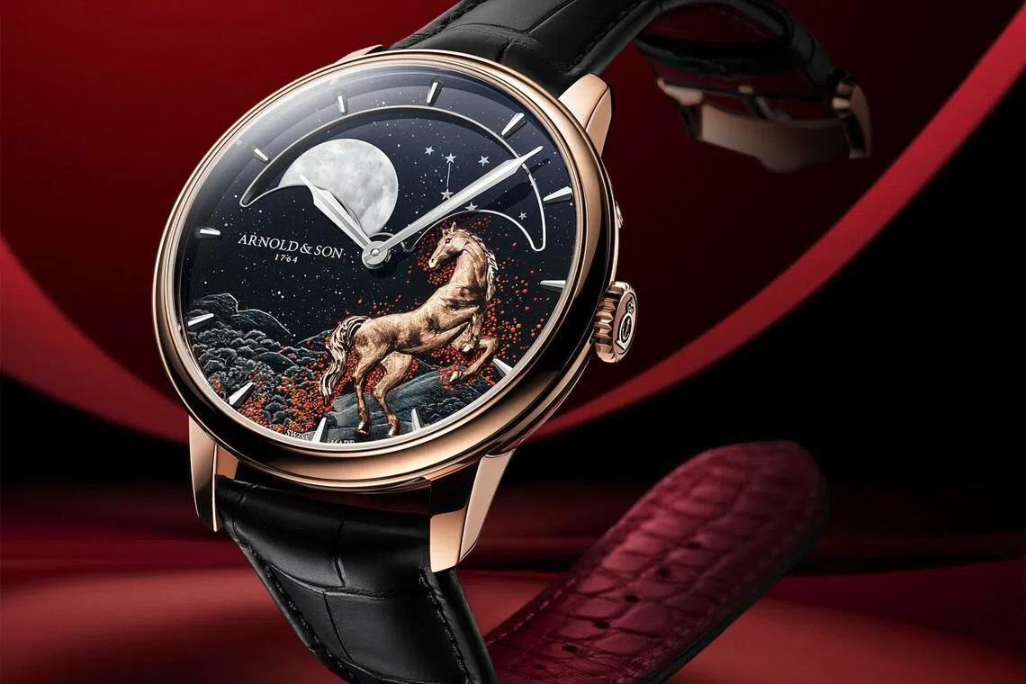 雅诺以天文复杂功能承载马的野性意象。（雅诺提供）