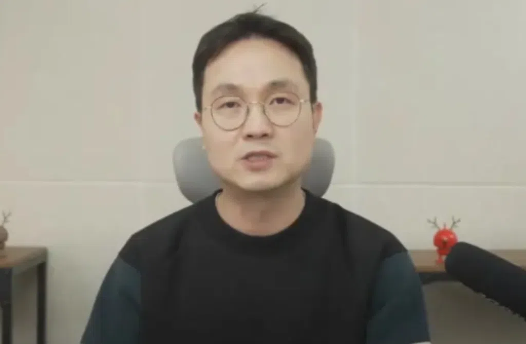 李镇浩否认金赛纶遗属的指控，自认是在帮助金赛纶。（视频截图）