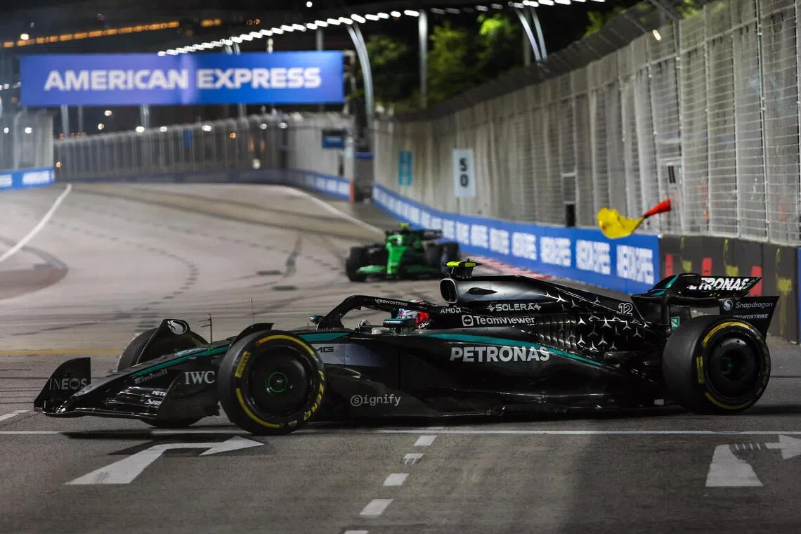 安东内利在第二场练习赛发挥不佳，冲出赛道后险些撞车。（张俊杰摄）