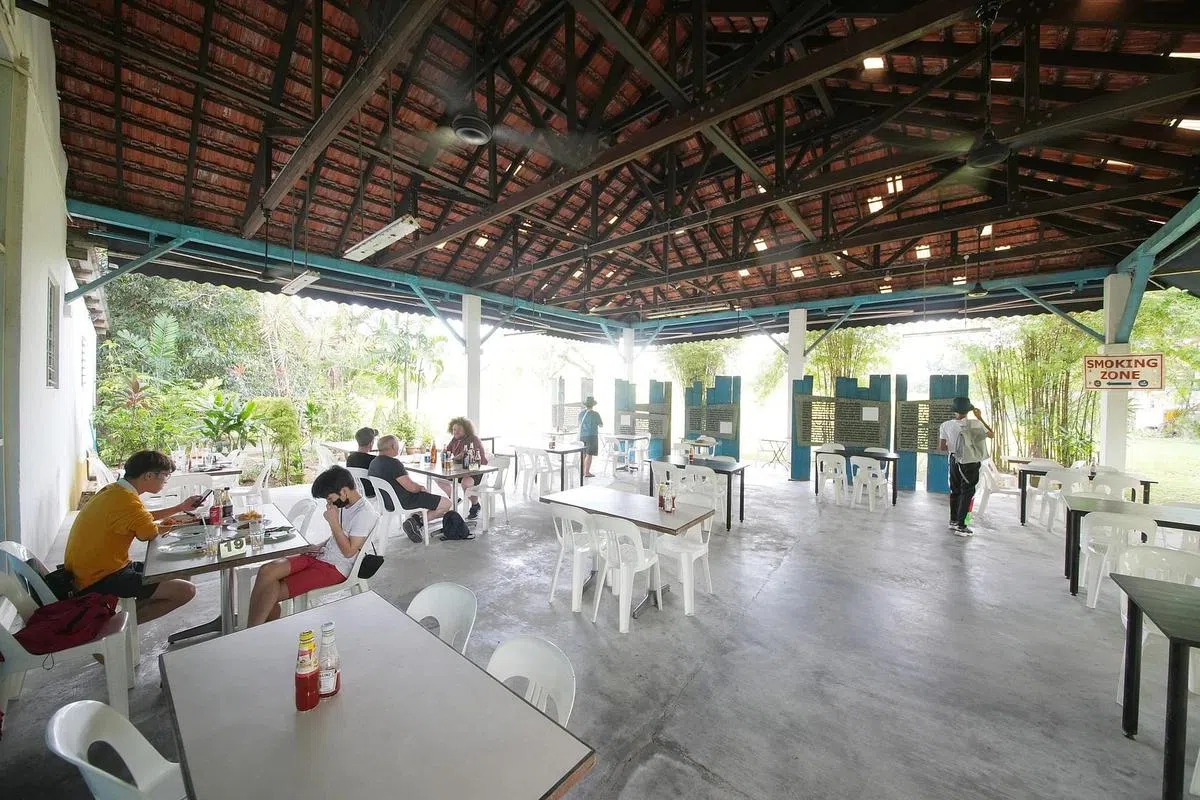 不少食客喜欢在午后或周末到Colbar用餐，享受悠闲时光。（谢智扬摄）