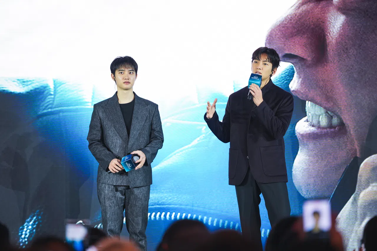 池昌旭（右）和都敬秀在发布会亮相。（Disney+提供）