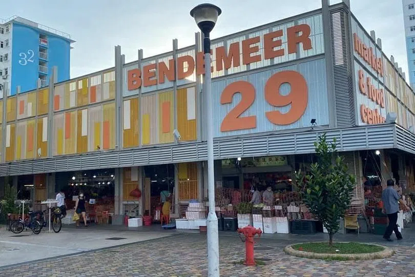 明地迷亚巴刹与熟食中心，早年是南生花园，园中遍植波罗蜜树。（档案照）