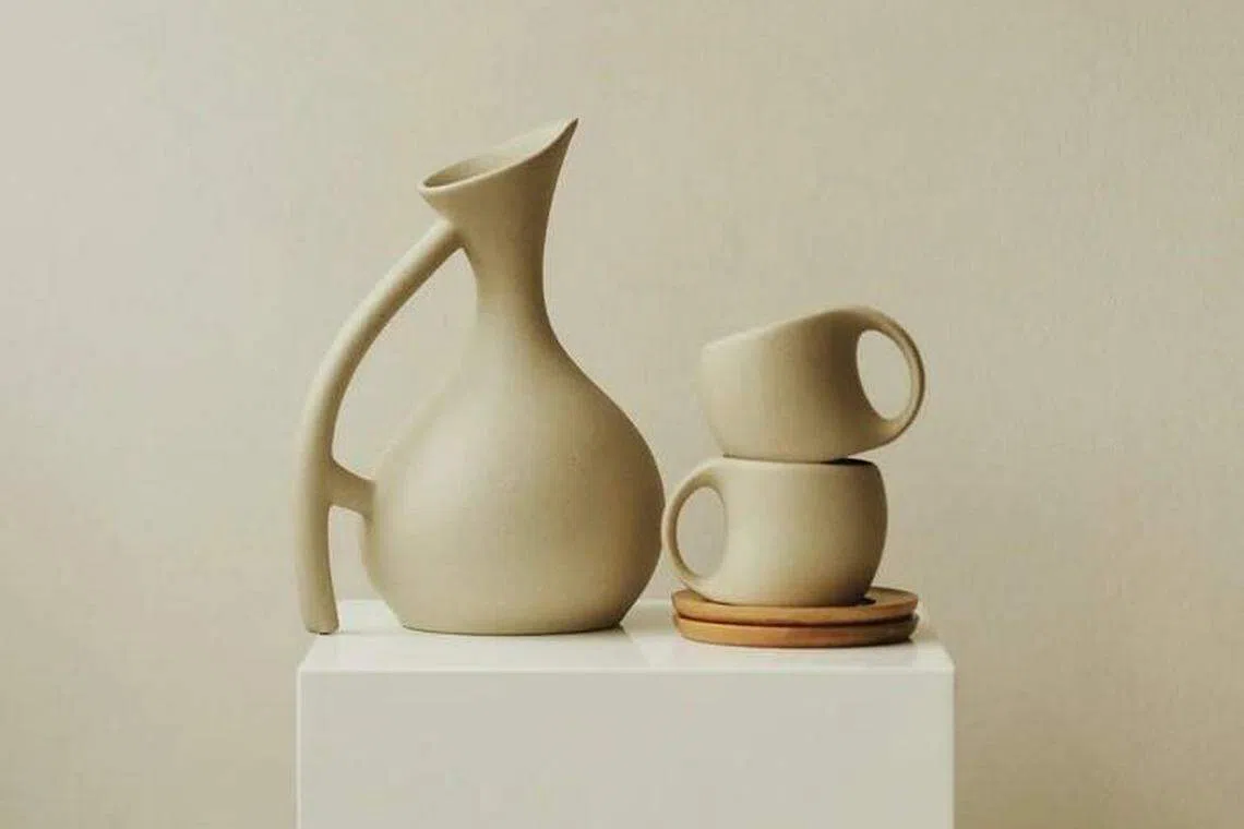 Eloise的“Curved Sand”产品系列，表面带有细沙一般的光滑触感。（取自eloisethebrand.com）