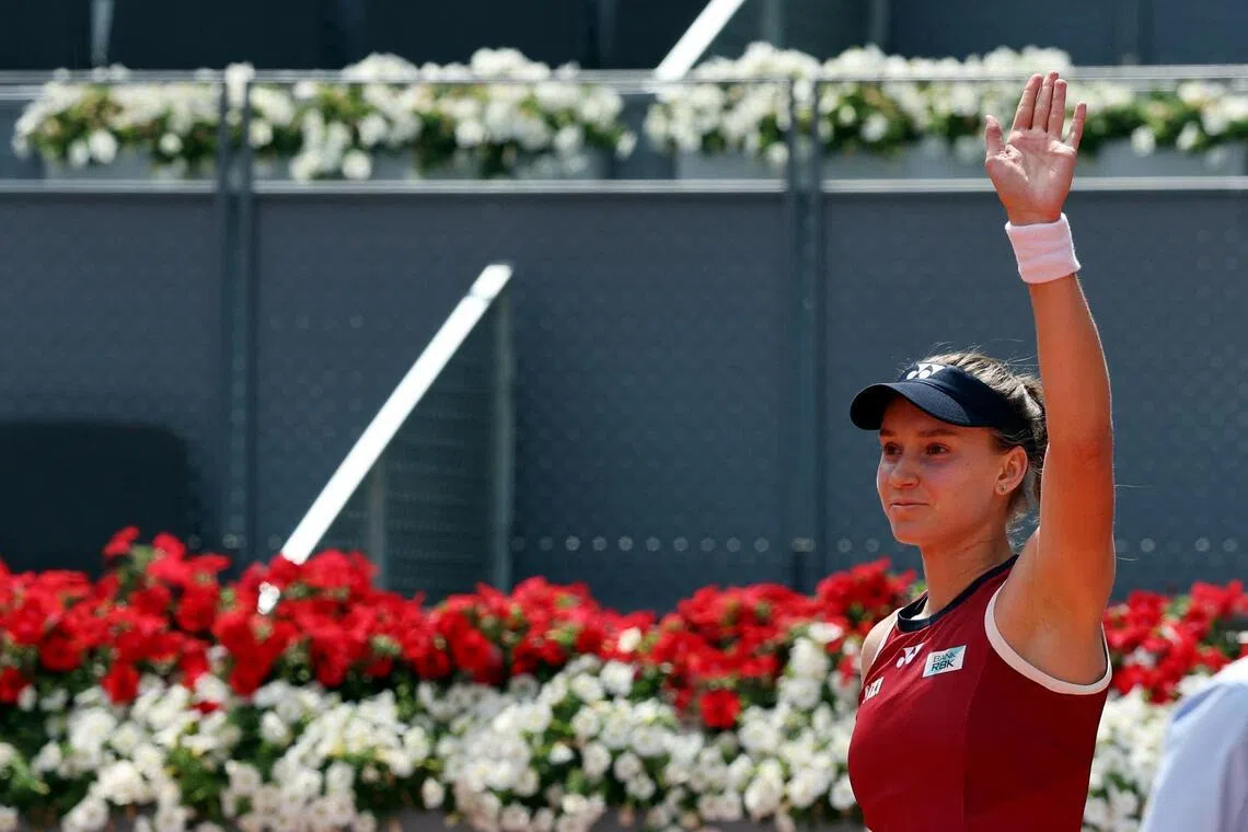 伊莲娜（图）先衰后盛，以2比1逆转战胜郑钦文取得晋级资格。（路透社）