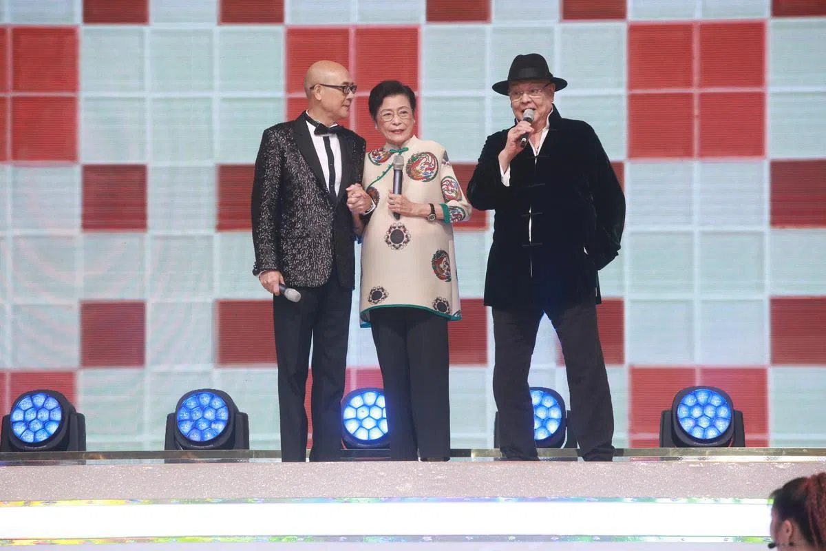 颜国梁（右起）带病回娘家，“顺嫂”梁葆贞惊喜现身零老态，李成昌则是TVB多年来演技精湛的绿叶。（图/TVBI）