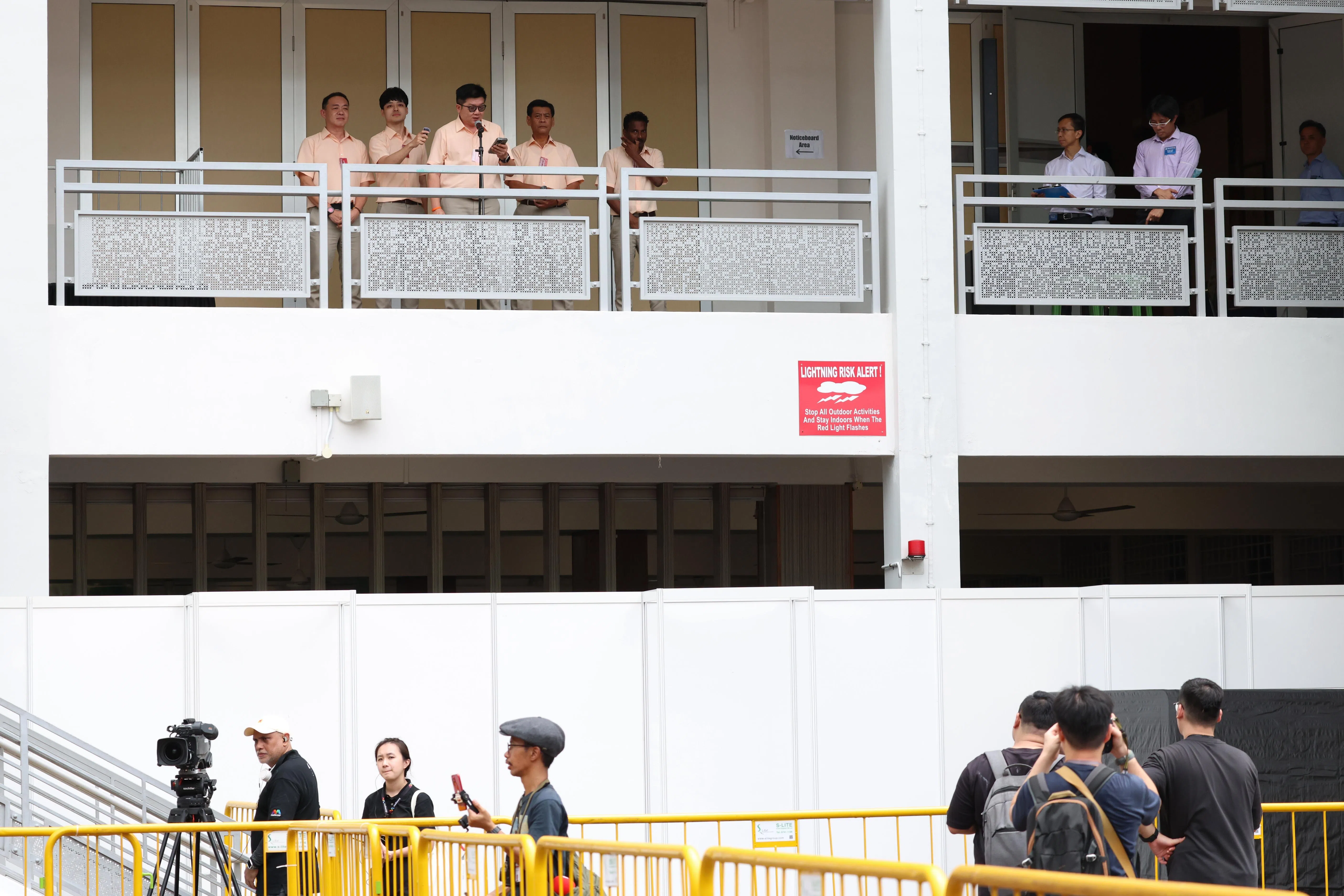 淡滨尼集选区爆发四角战，国民团结党团队提名后发言时，现场相对冷清，因为支持早前发言的人民行动党、工人党候选人的支持者已先行离开。（郑一鸣摄）