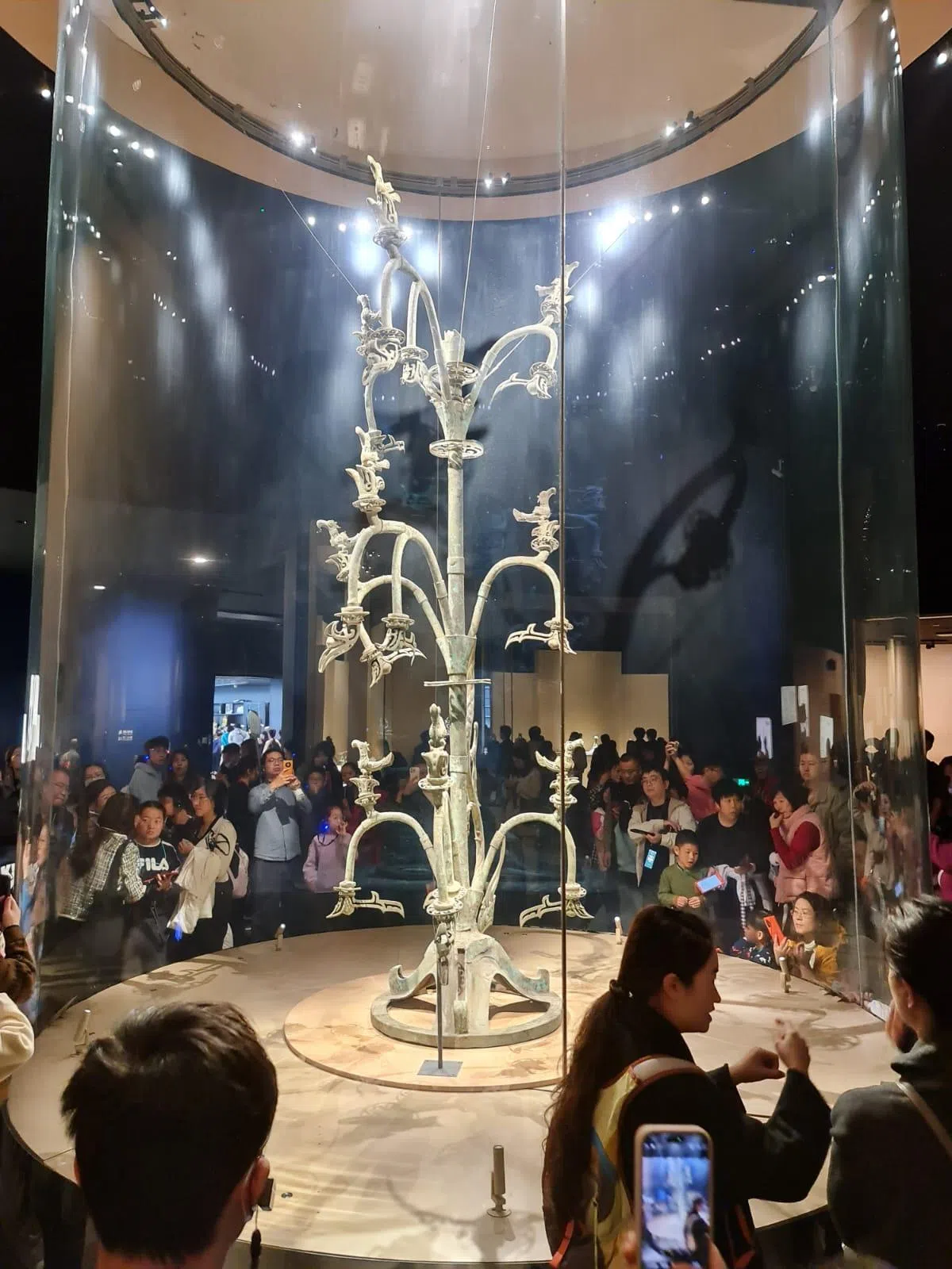 一号神树的精致和宏伟令学生尤为震撼。（作者提供）