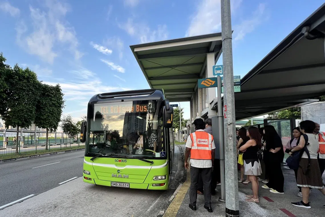 当局在加利谷站和滨海花园站之间提供免费巴士服务。（读者提供）