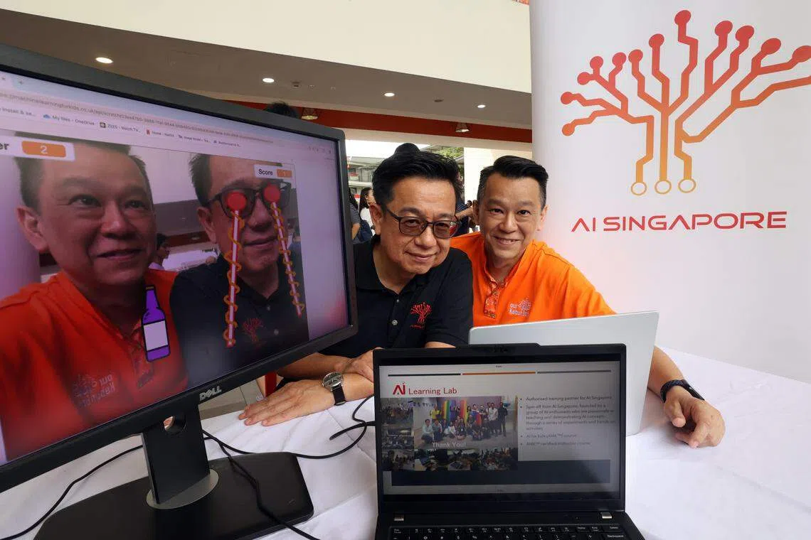 新加坡全国人工智能核心人工智能产业创新总监廖永健（左）与哥本峇鲁基层领袖陈伟聪（右），合作推动哥本峇鲁人工智能兴趣小组。（邝启聪摄）
