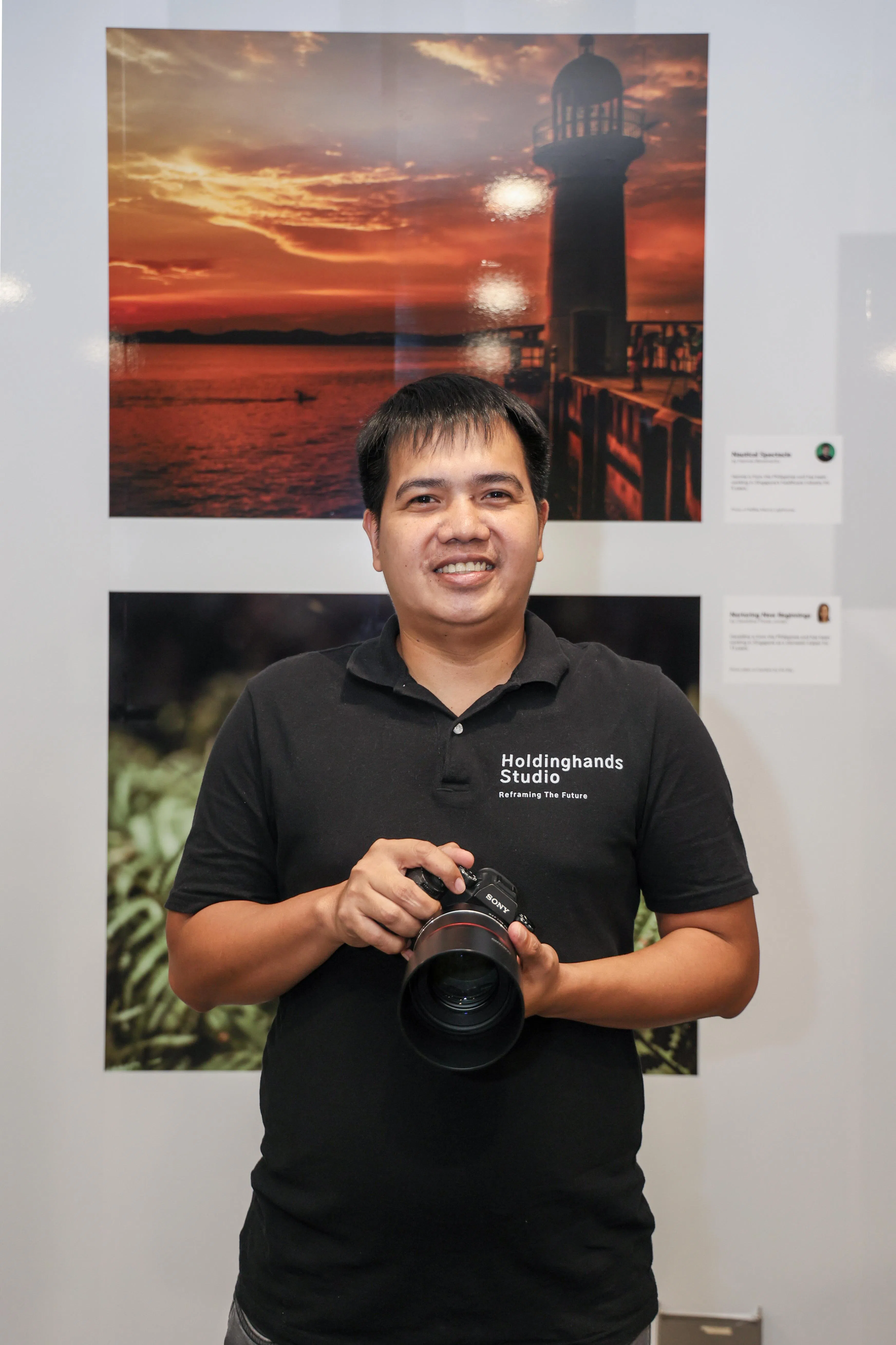 赫尔米没受过正统的摄影训练，而是找免费课程来增进技术，渐渐地无师自通。（卓祾祎摄）