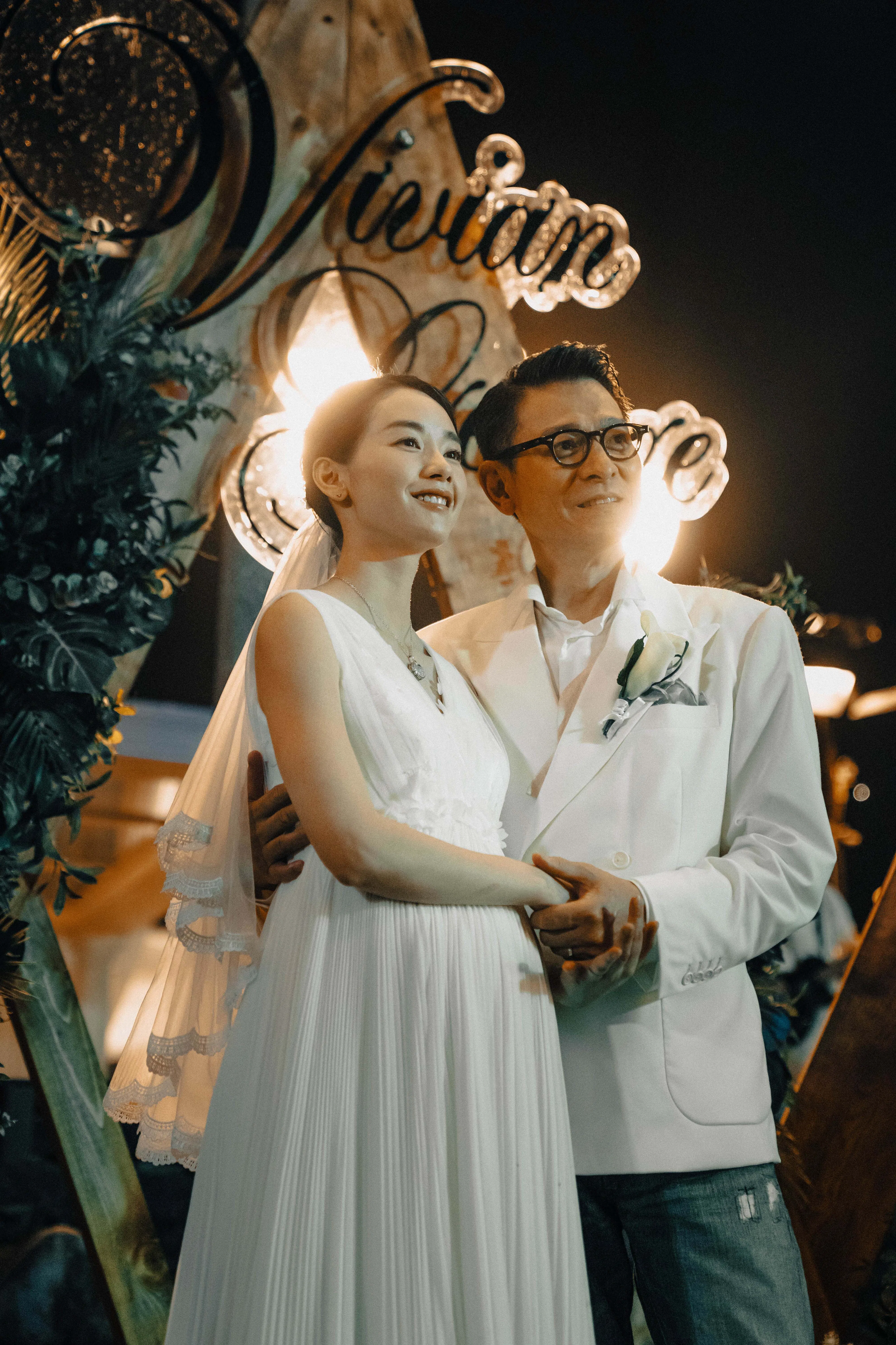 华仔饰演的毒枭“林阵安”在戏里对家人掏心但对其他人却冷血。中国女演员刘雅瑟在片中饰演华仔的太太。（邵氏机构提供）