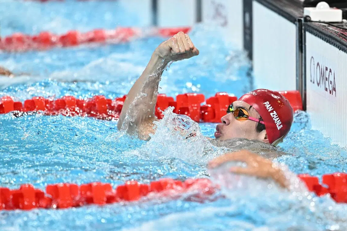 中国泳手潘展乐一举打破男子100米自由泳世界纪录，以超过一秒的夺冠优势成为热门话题。（法新社）