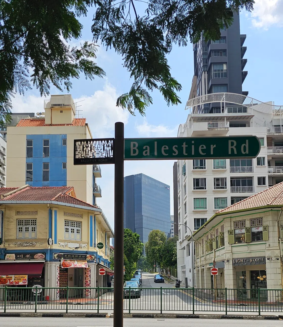 马里士他路充满历史文化特色，也聚集不少美食店。（黄亿敏摄）