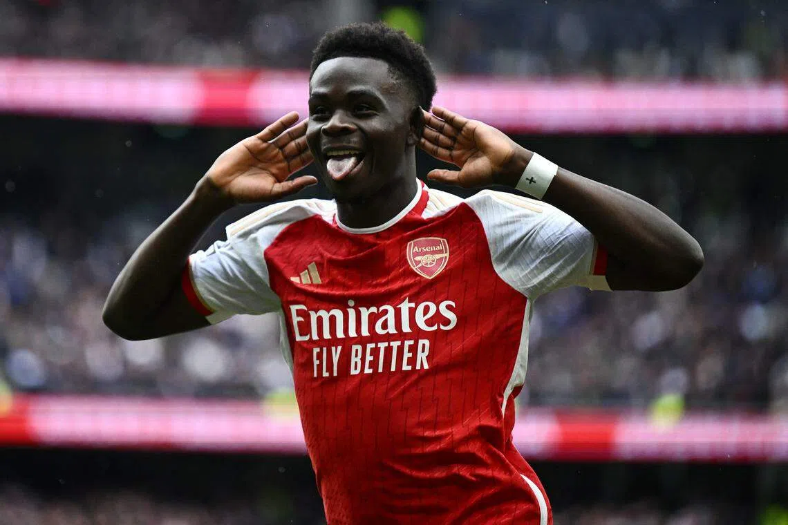 萨卡在第27分钟为阿申纳攻入一球，将比分改写为2比0。（路透社）