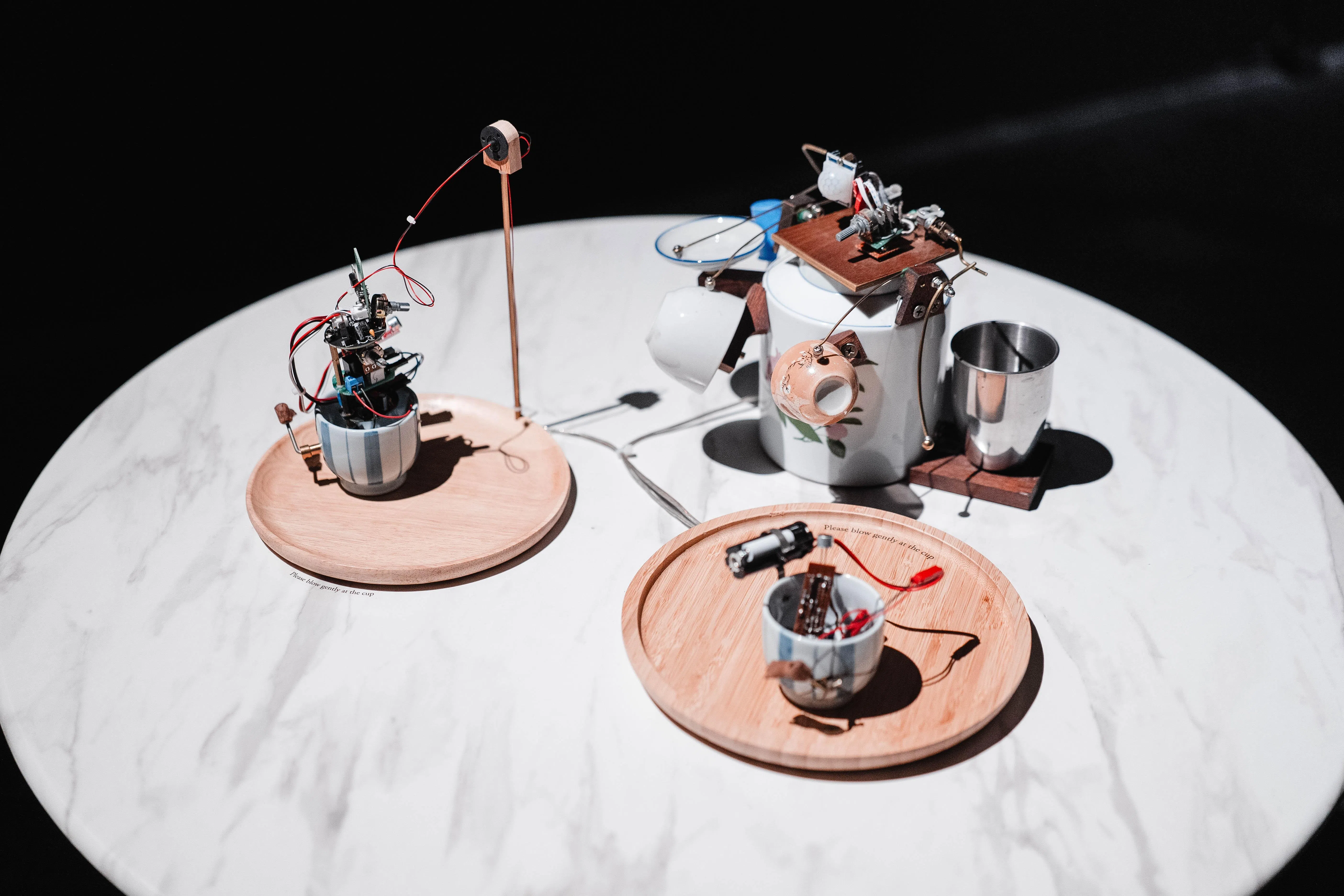 “chapalang”群展展出新加坡艺术家杨劼的动态装置。（策展人提供）