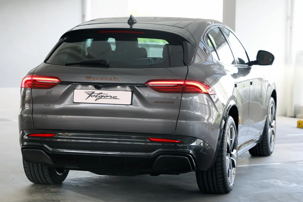 回旋镖状尾灯灵感源自玛莎拉蒂3200GT。（龙国雄摄）