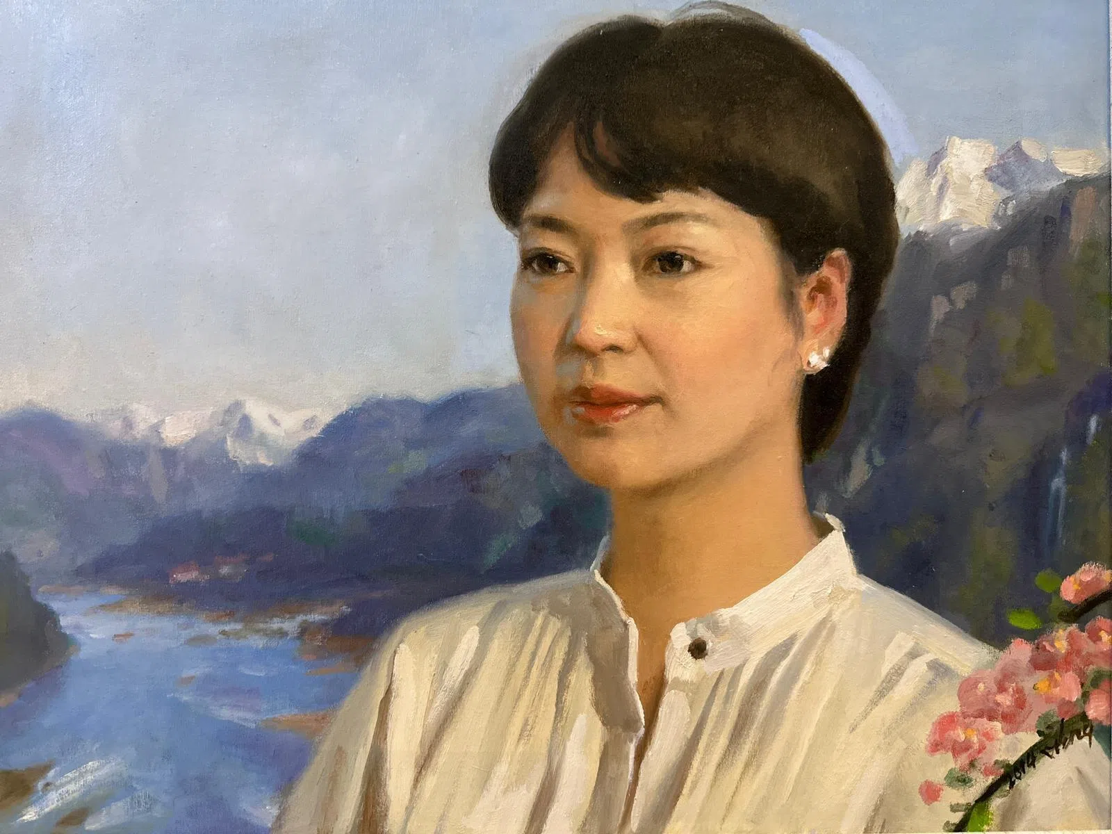 萧学民展出海卉艺苑画廊主狄紫娟的肖像画。（海卉艺苑提供）